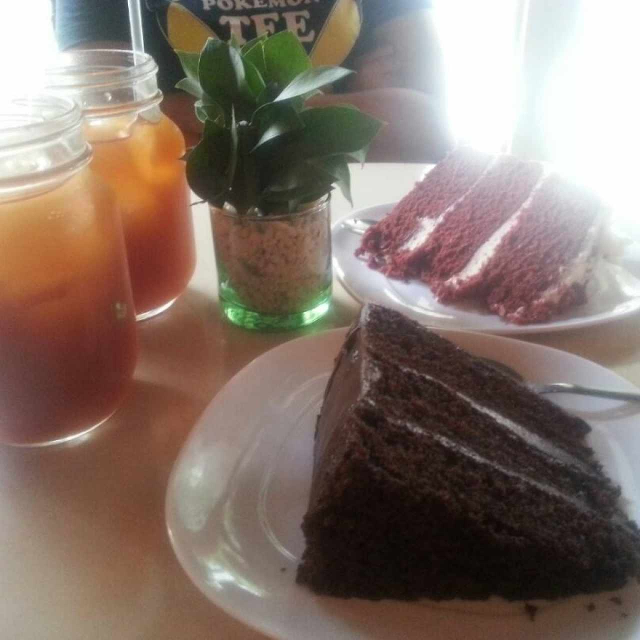 red velvet, torta de chocolate y papelón con limón.