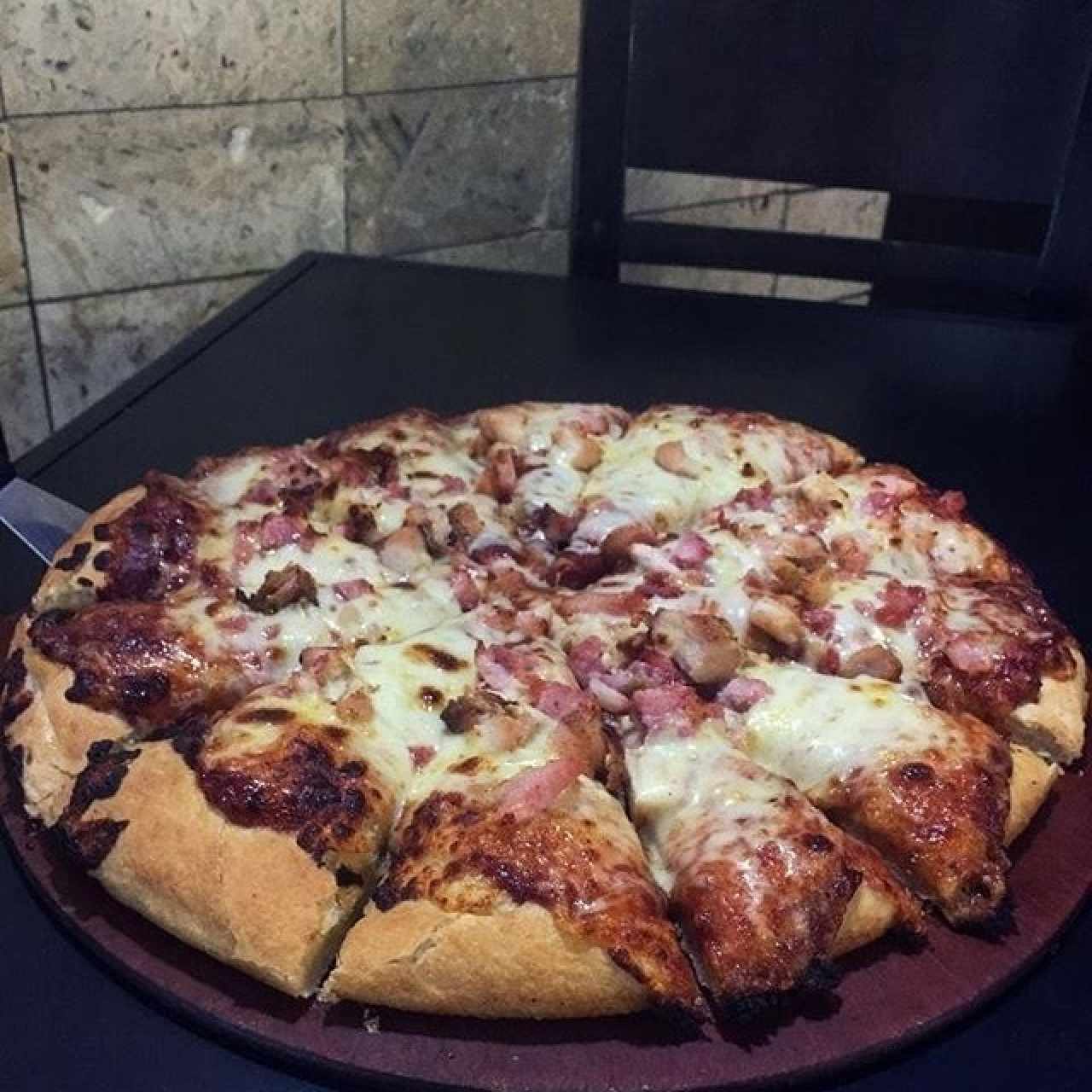 Pizza con tocineta