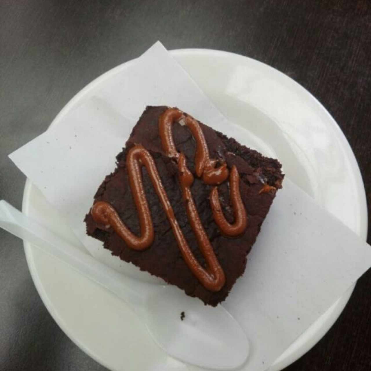 Brownie de chocolate con arequipe