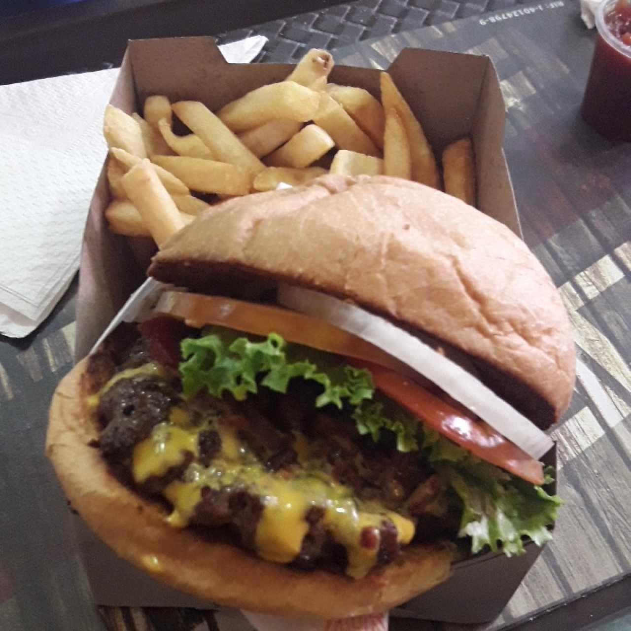 hamburguesa sencilla con extra de tocineta
