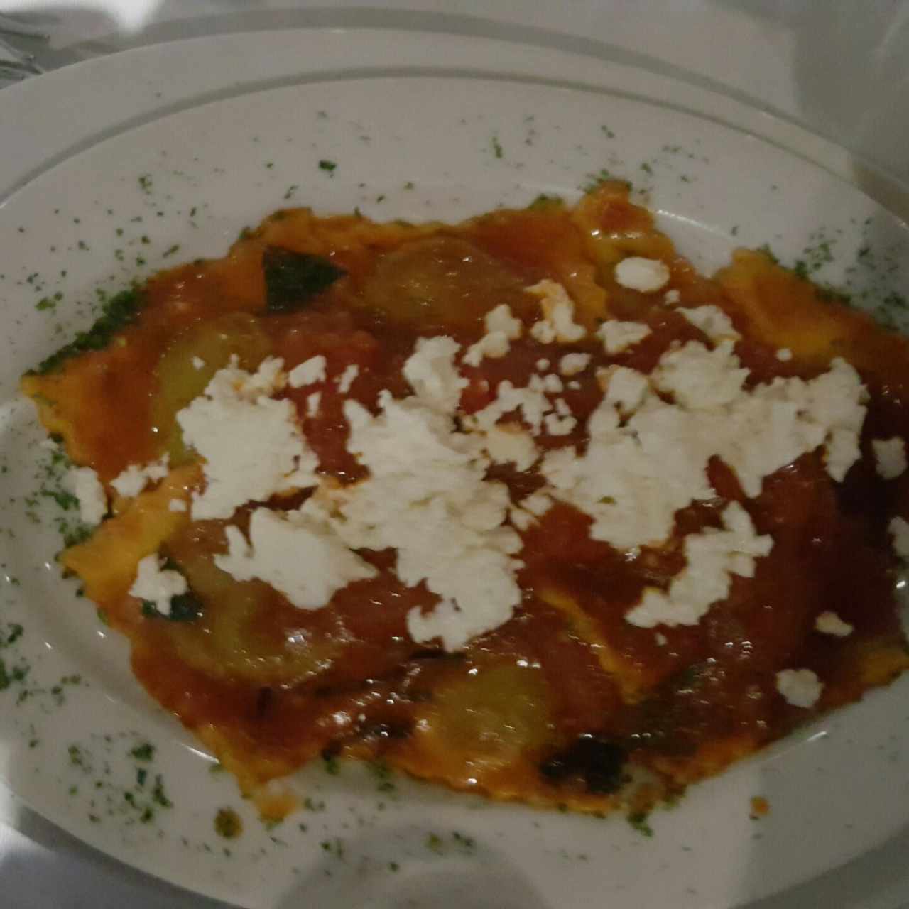 Tortellines rellenos de Alcachofa con salsa al filetto y queso de cabra