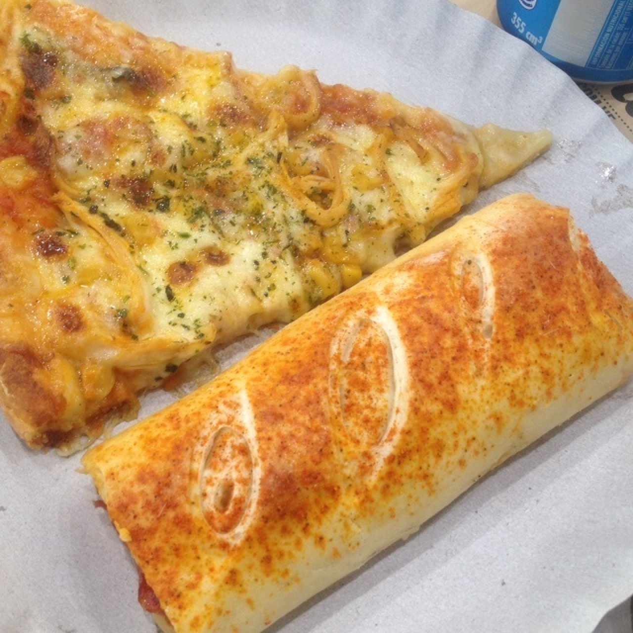Pizza Pollo y Maiz y Stromboli Peperoni