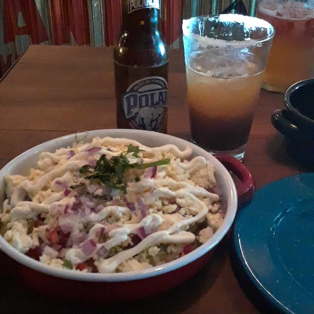 chilaquiles en salsa roja y michelada de tamarindo