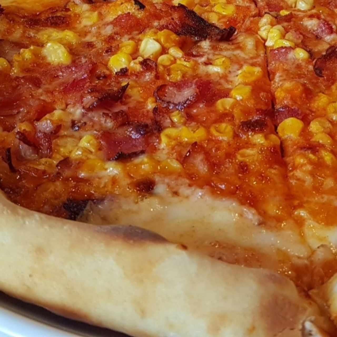 Pizza Nocera con borde de queso mozzarella 