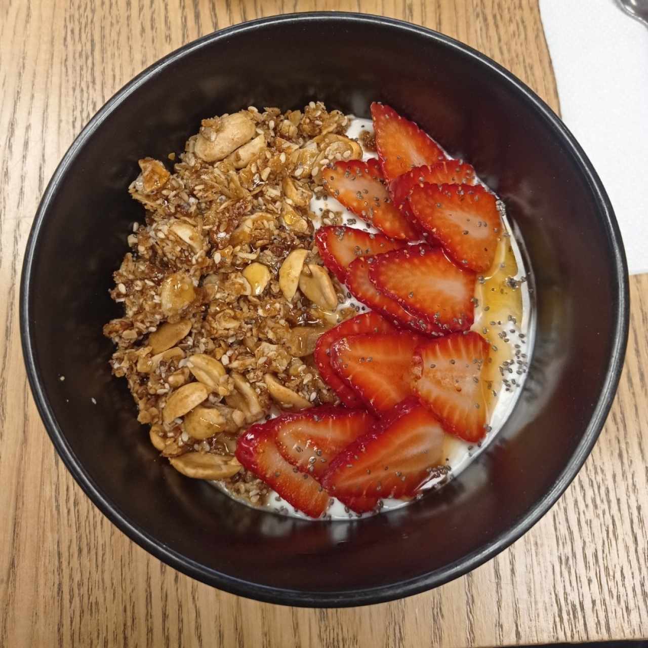 Bowl Yogurt Granola y Fresas