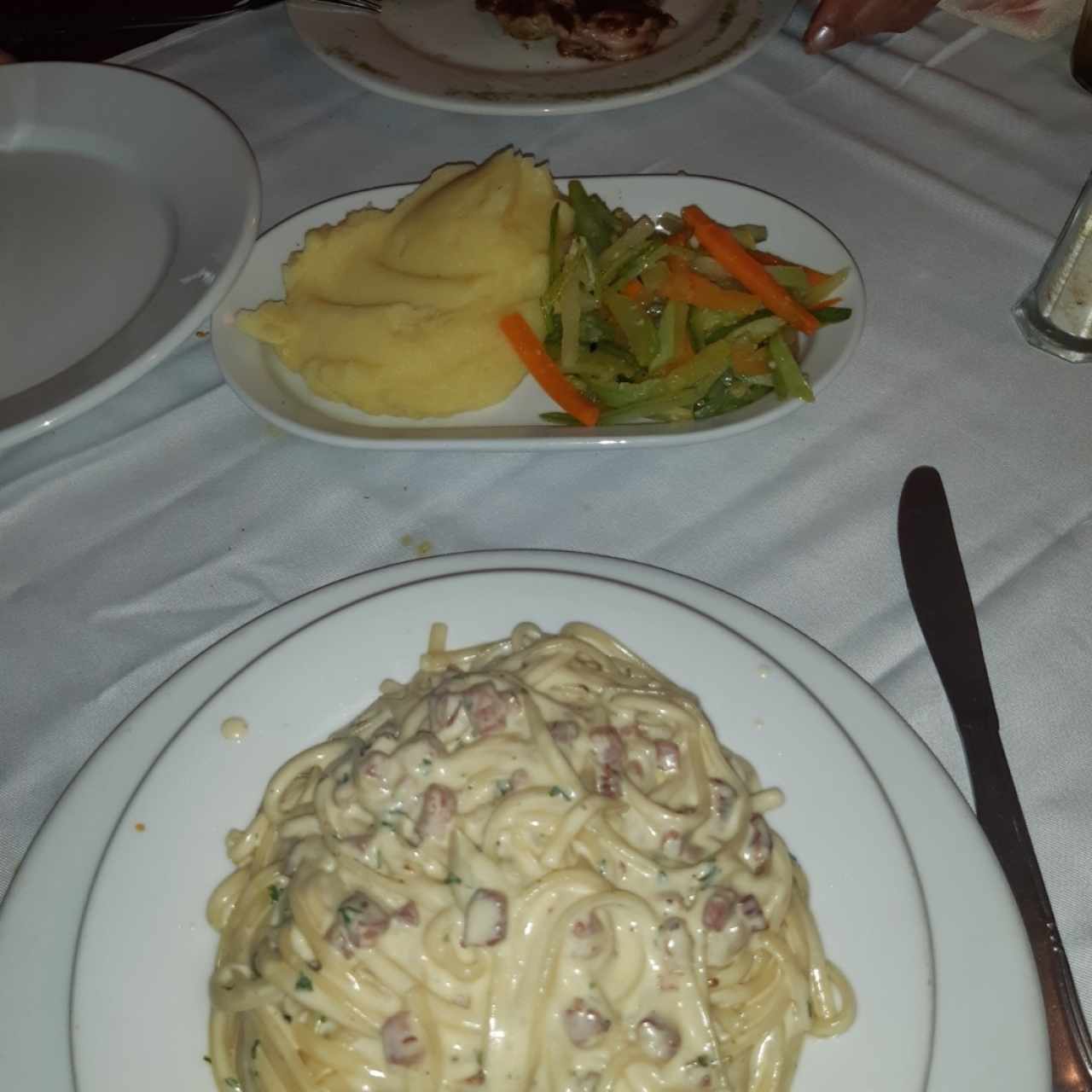 Pasta Carbonara + Pollo a la Plancha y Ensalada Cocida