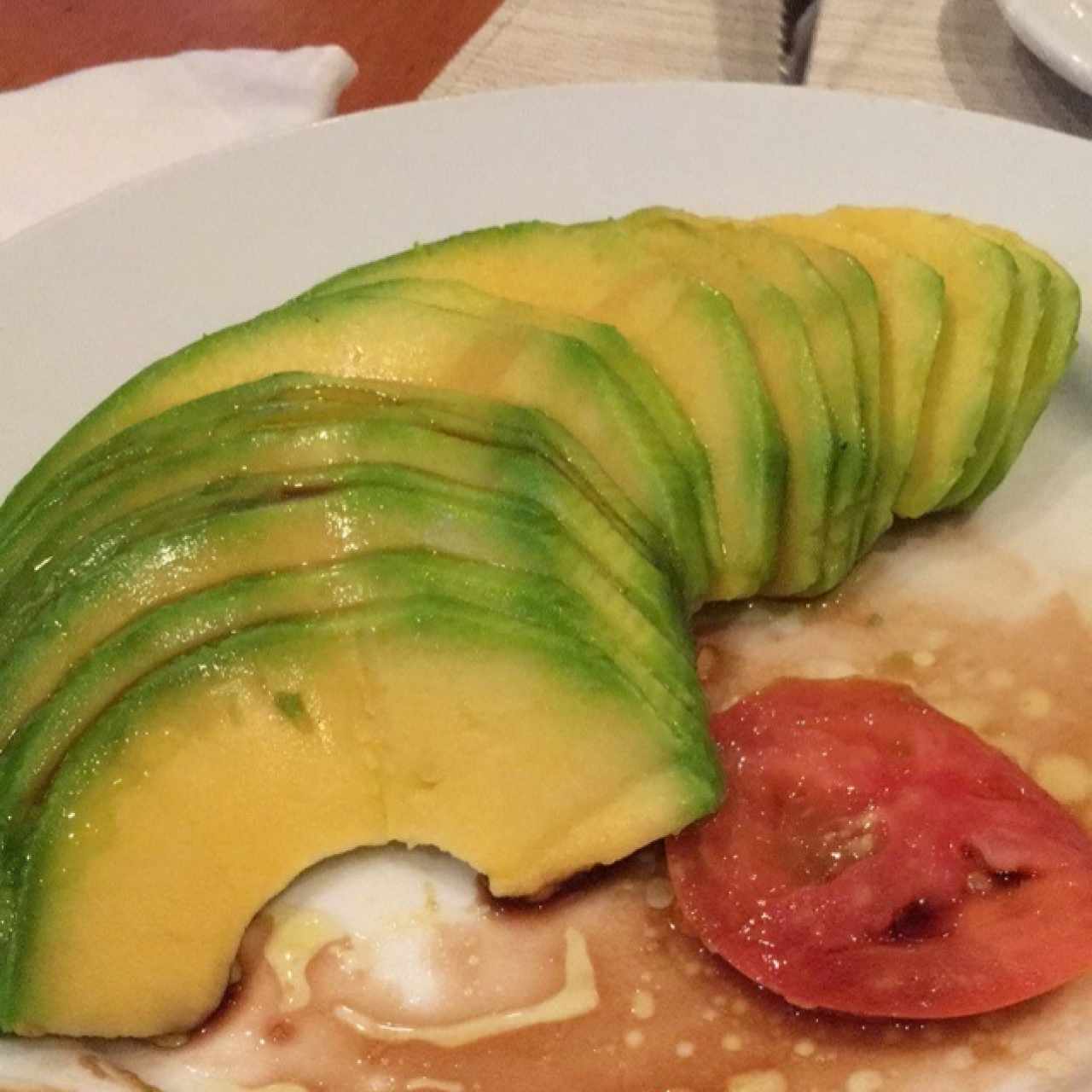 aguacate con tomate