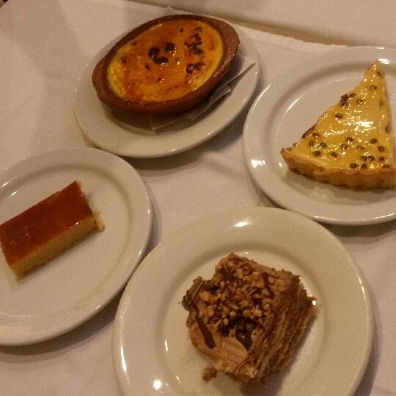 Quesillo, Crema Catalana, Pie de parchita y Marquesa de chocolate 