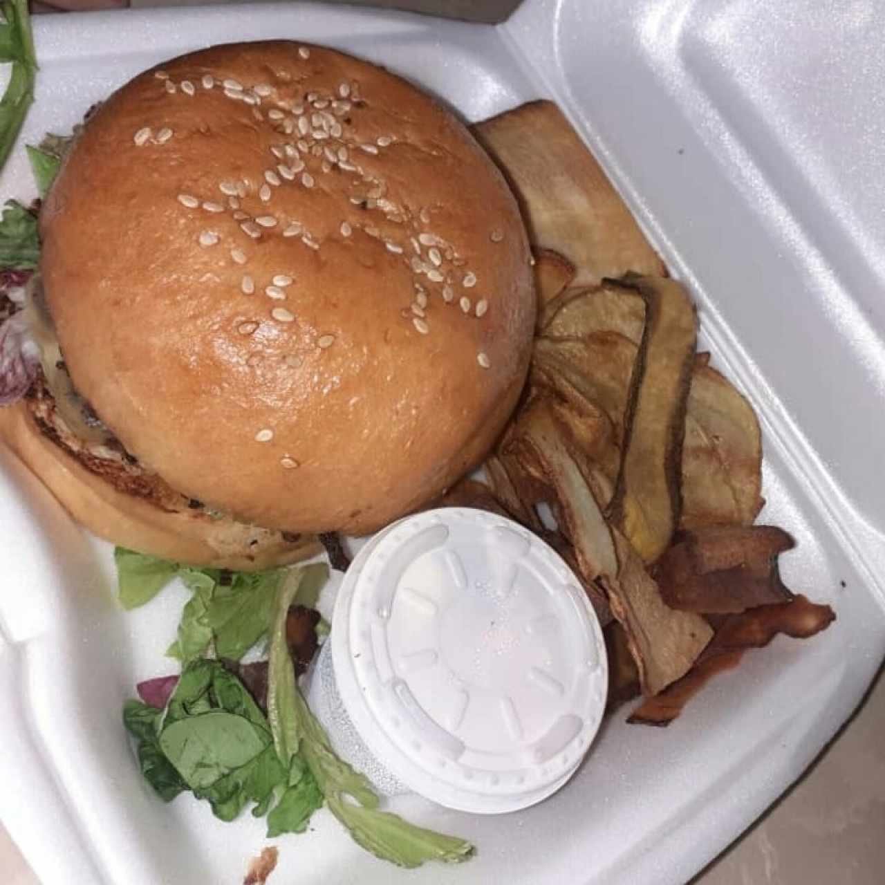 Hamburguesa tocineta acaramelada para llevar