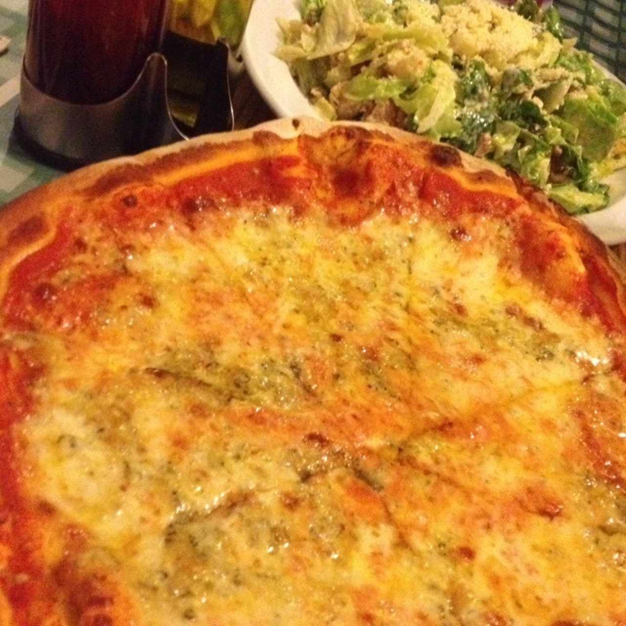 Pizza Gorgonzola & Cesar de Pollo un deleite