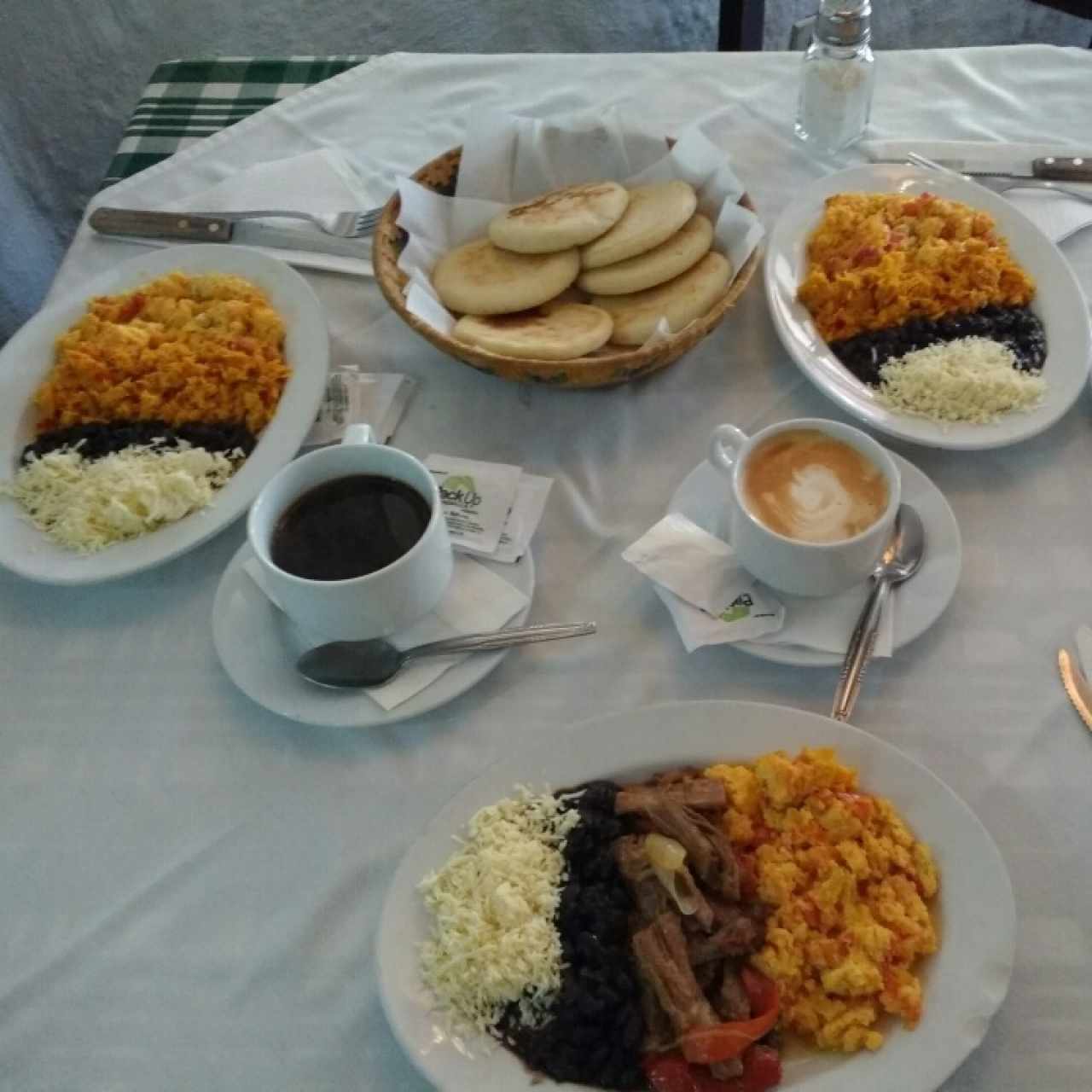 Desayuno Criollo y Oriental