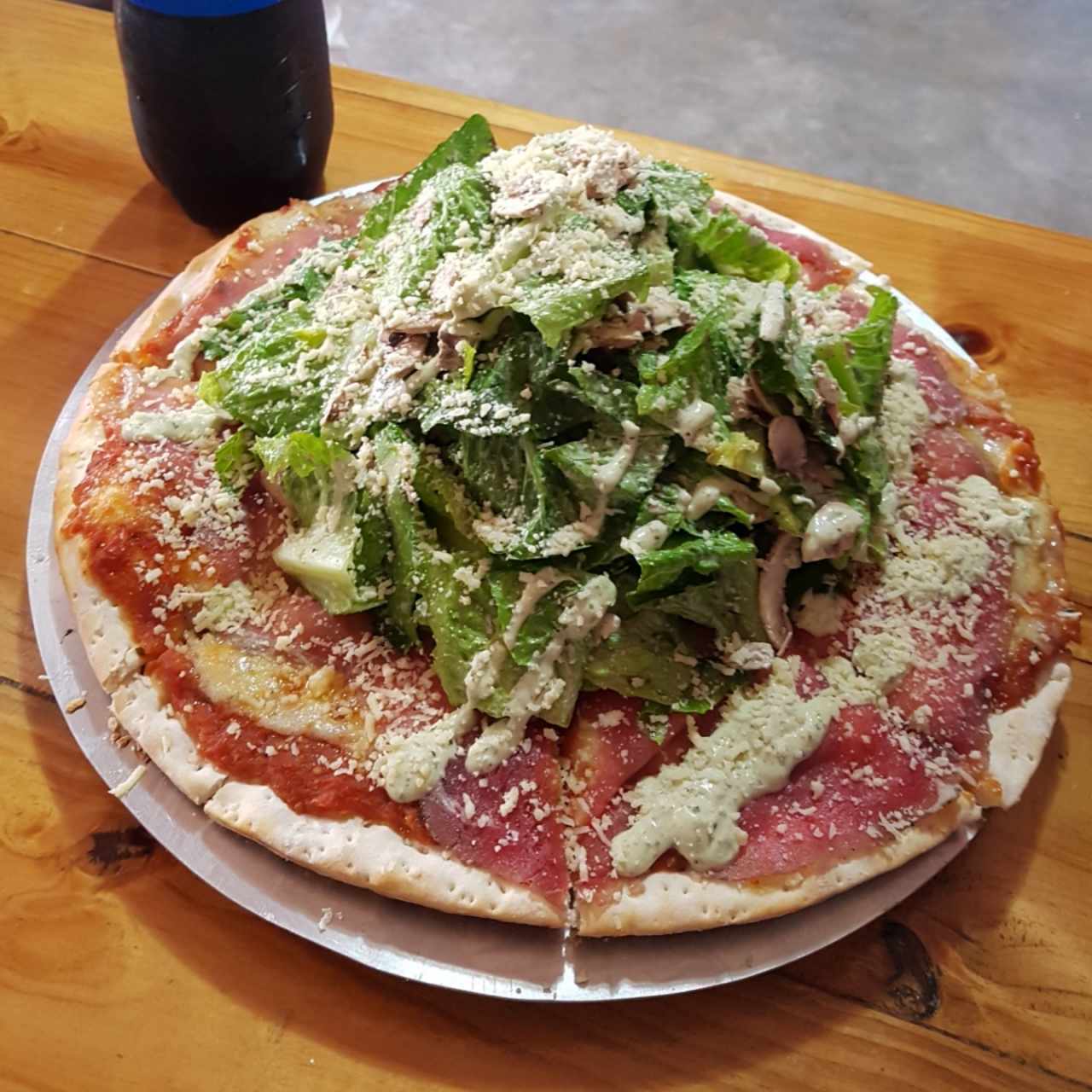 Pizza Pizzaccio grande. ¡BUENÍSIMA!