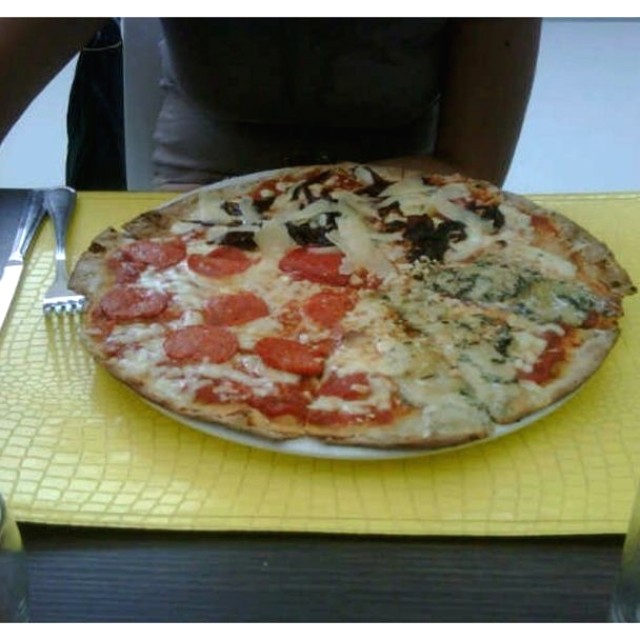 trio de pizza (peperoni, trufada y queso azul)