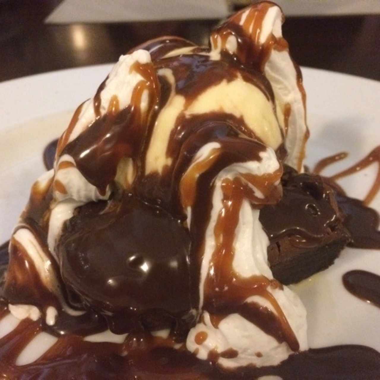 brownie con helado del más alla de bueno!!!!! 