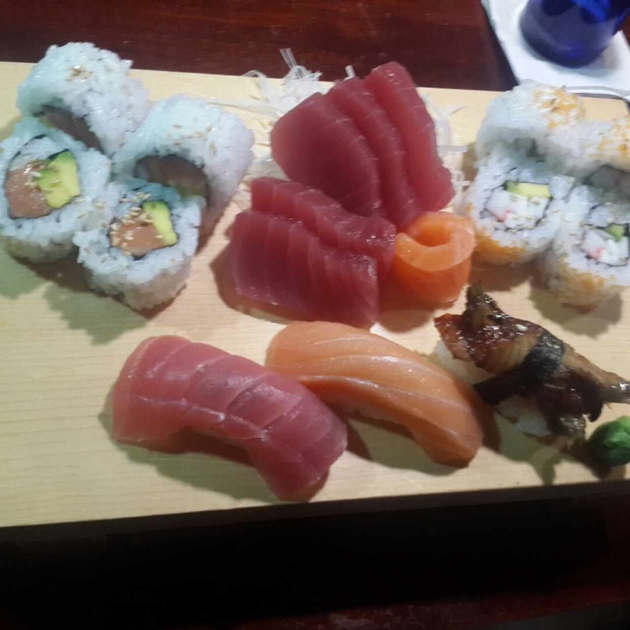 Sushi Sashimi Moriawase del Menú de Mediodía 