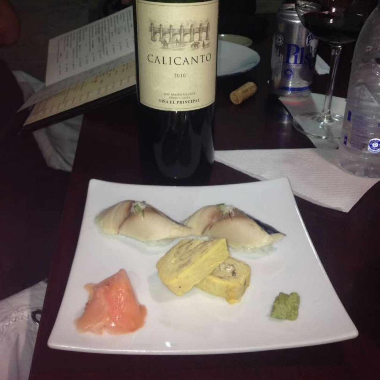 Niguiris de Saba (Makarela, Caballa) y dos piezas de Tortilla Japonésa, con Buen Vino en Descorche