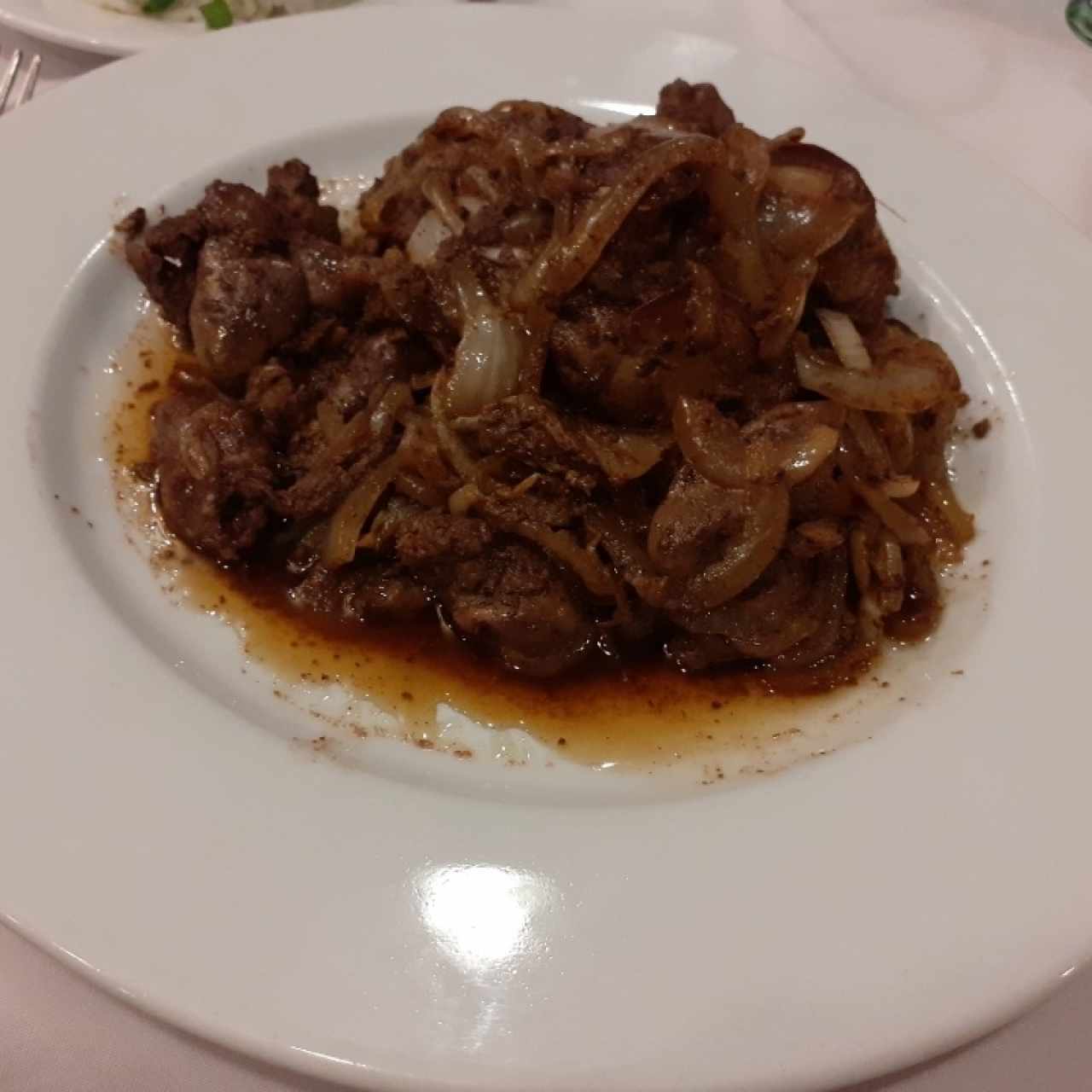 Lengua de res a la pizzaiolacon rigatones en su misma saisa