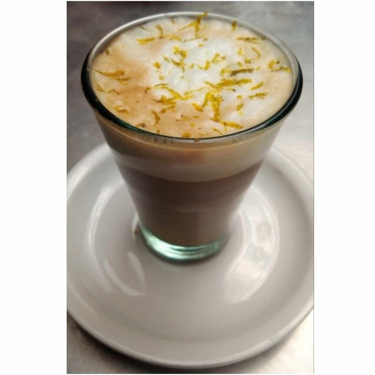 Café Bari (espresso, leche cremosa y ralladura de toronja)