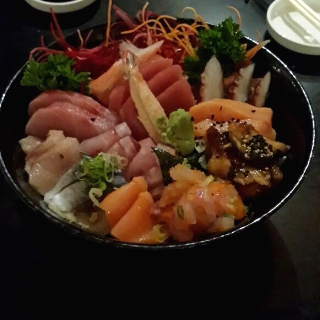 Chirachi sushi