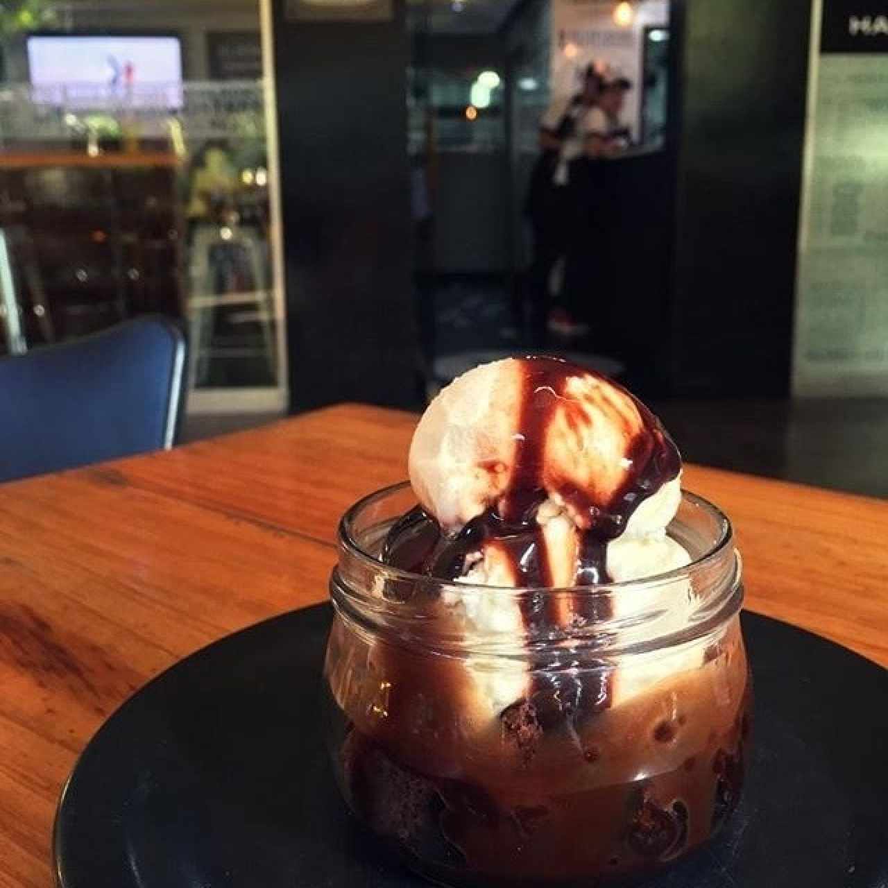 Brownie con helado