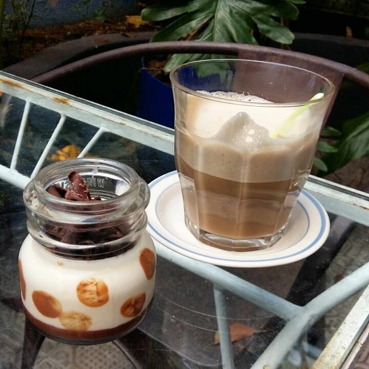 panacotta con chocolate y café con leche