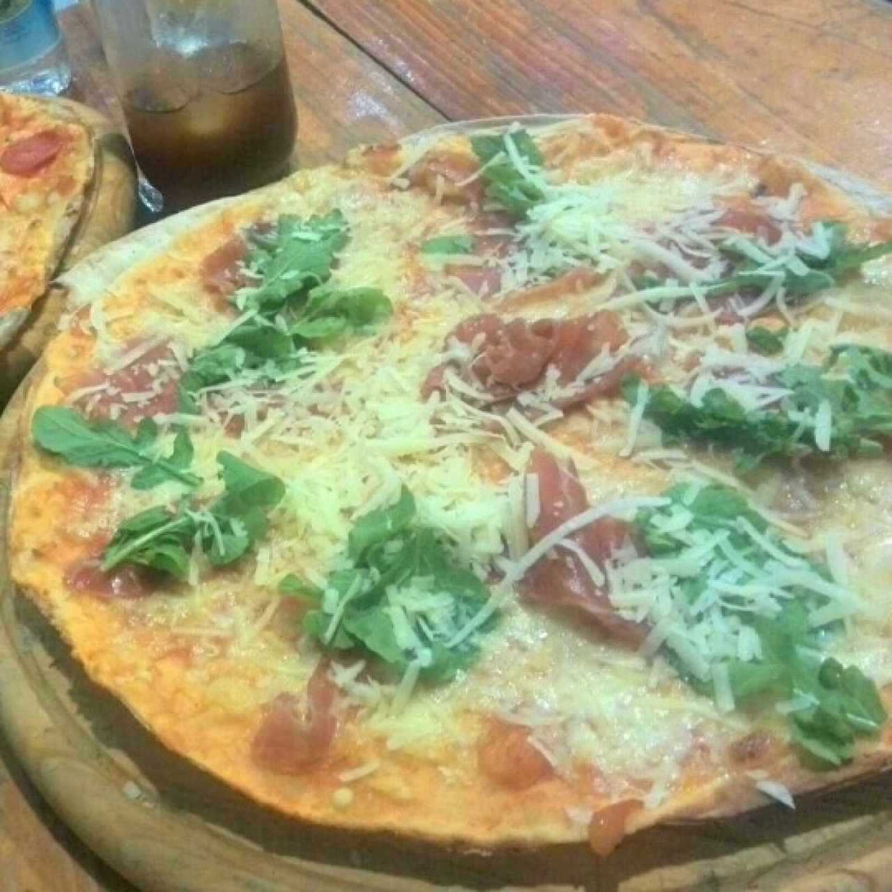Pizza Jamón Serrano y Rugula