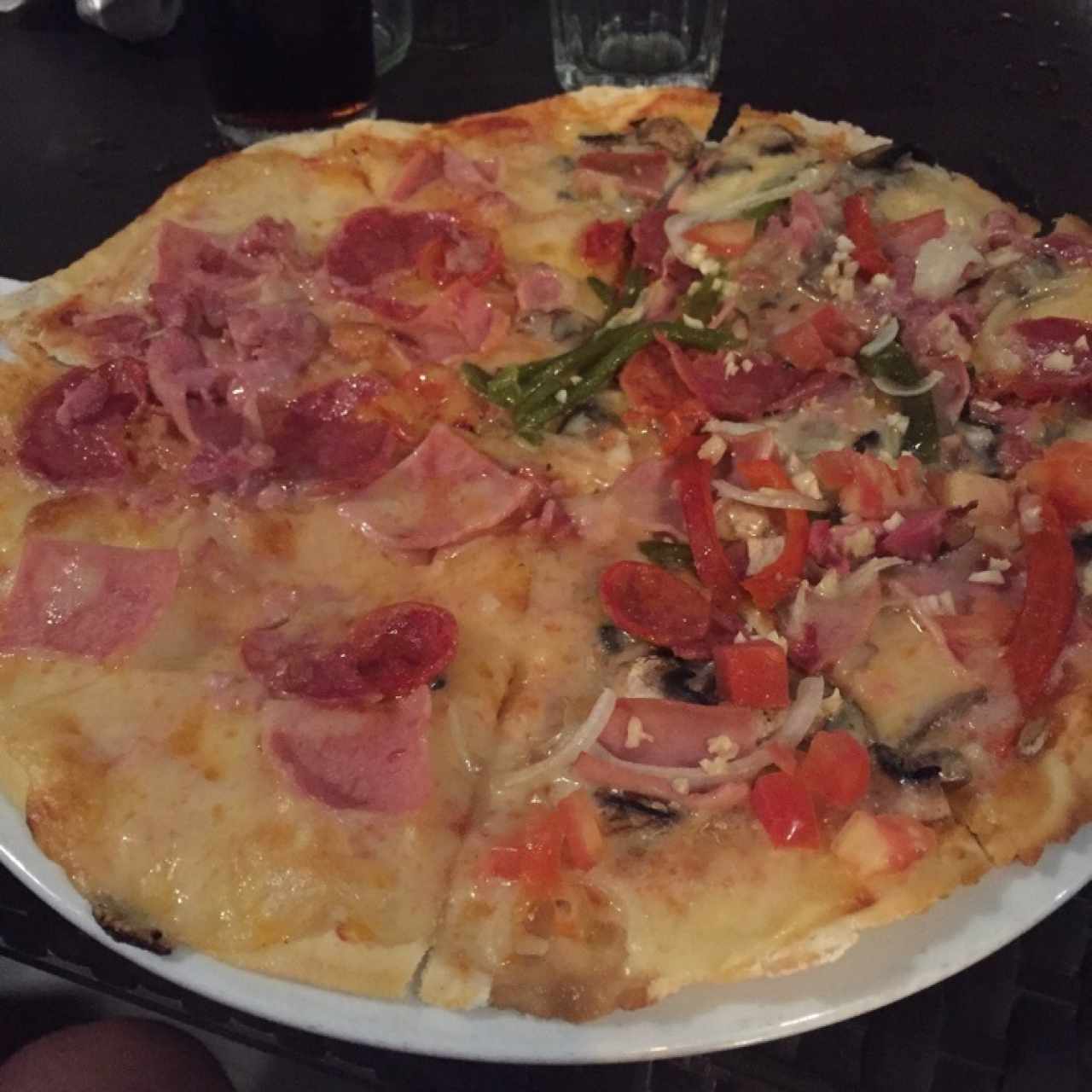 pizza cuatro carnes y mediterranea