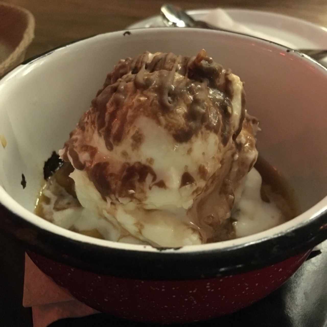 Piña asada con helado de coco