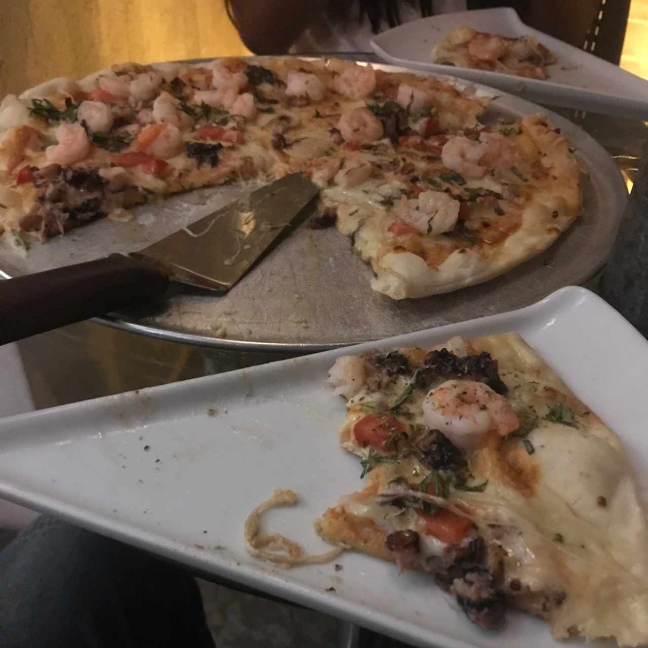 pizza con frutos del mar